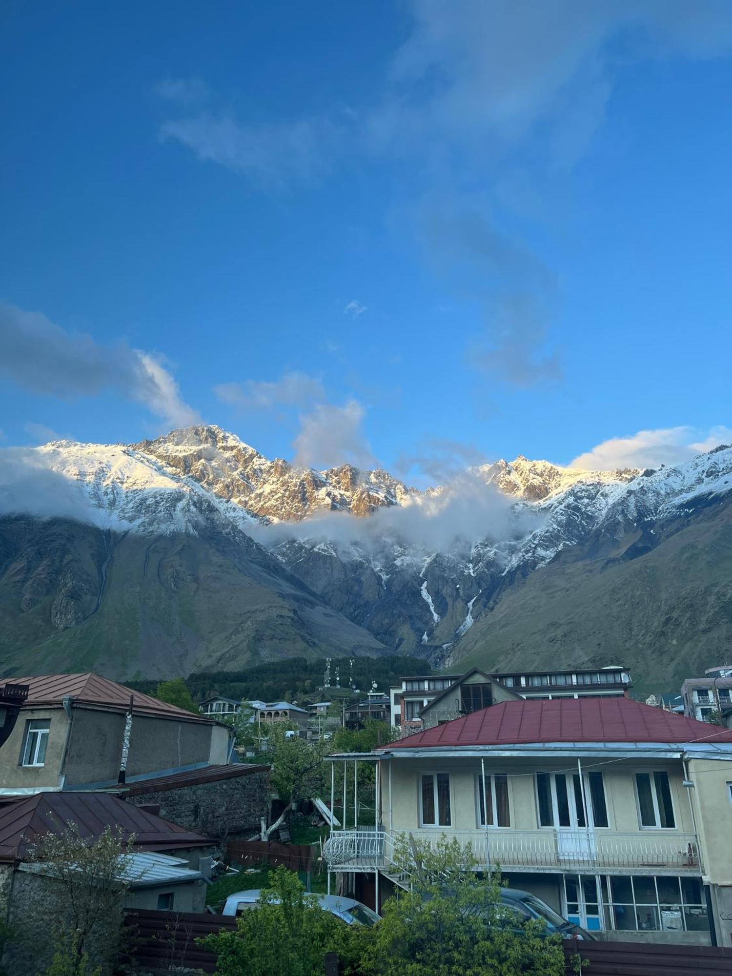 Guest House Misho Kazbegi Exterior photo